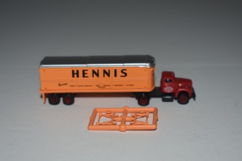 N Scale Classic Metal Works Hennis Truck and Trailer C39523 - Picture 2 of 2