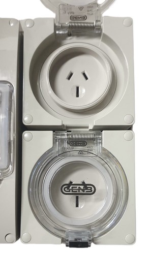 Portable Power board 32 Amp 3 phase 5 pin supply to 2 x 240v 20 Amp RCBO outlets - Picture 3 of 5