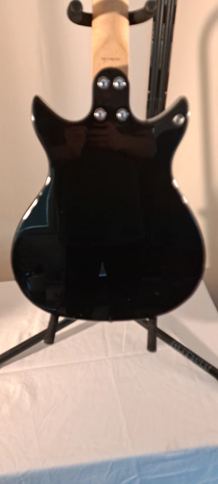 First Act BB391 Electric Guitar – w/ Case, Strap & Picks – Black - Image 4 of 4