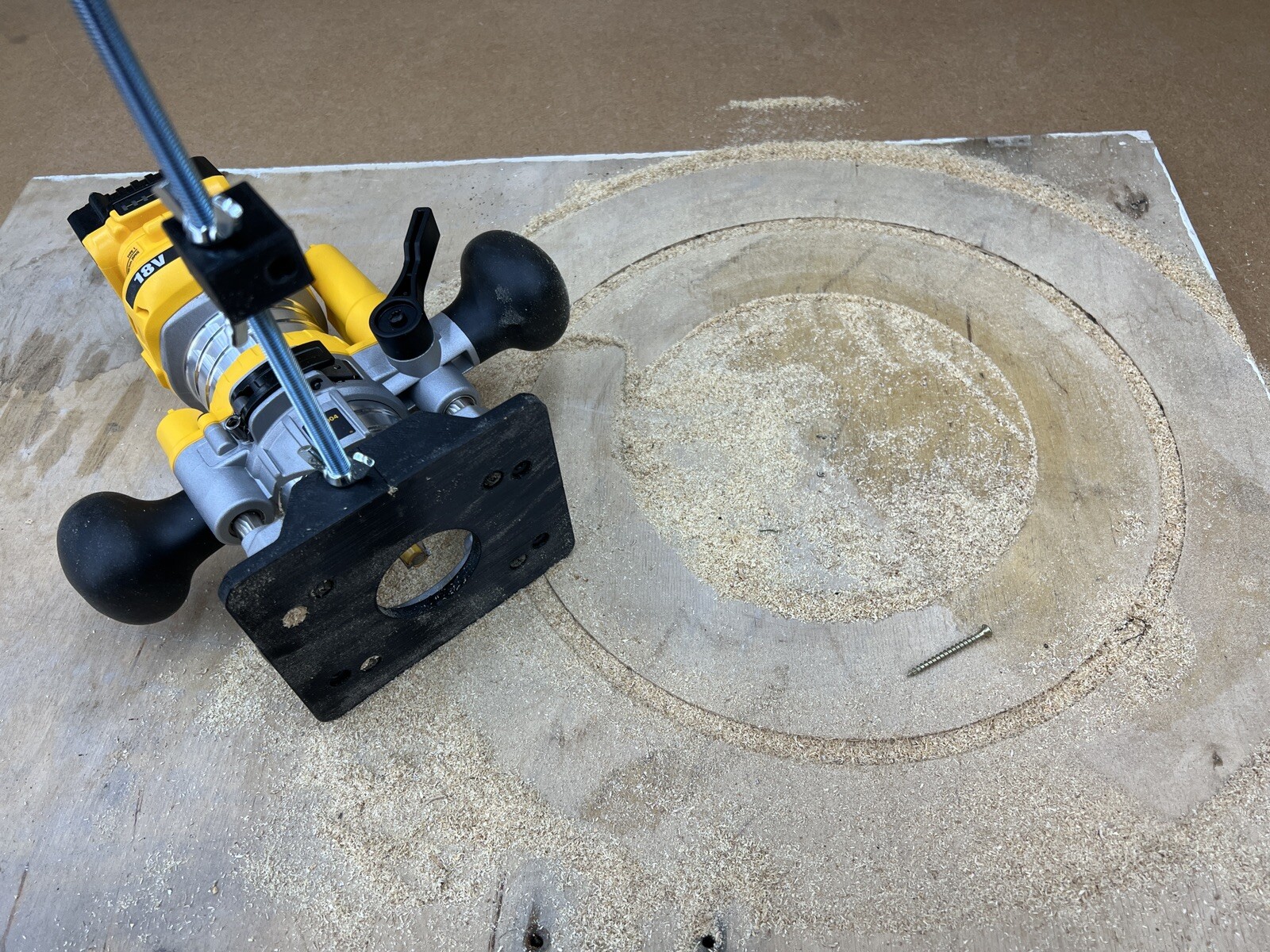 Base Plongeante Dewalt DCW600 Pour Défonceuse - Pour Mortaises, Rainures