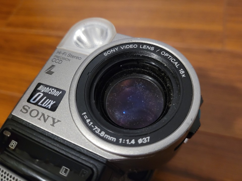 Sony CCDTR940 Handycam Hi8 Video Camera Camcorder for Parts or Repair