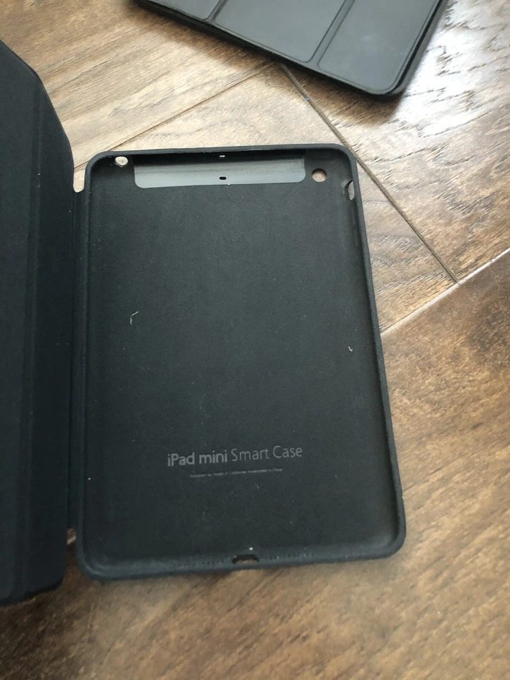 Apple 10.5" Smart Cover Case - Folio Gray (MU7P2ZM/A) - Image 4 of 4