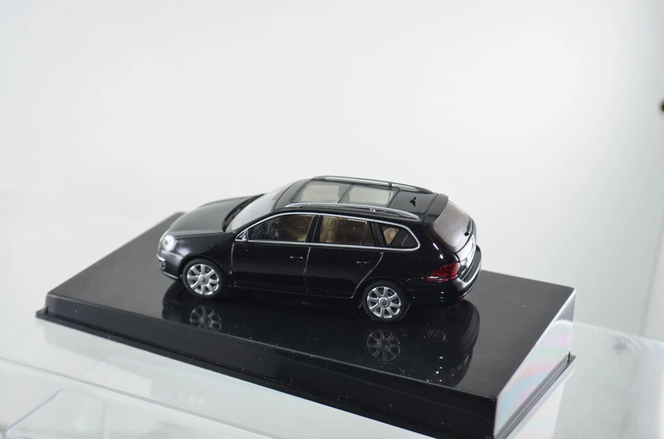 VOLKSWAGEN GOLF V VARIANT AUTO ART - Photo 4/4