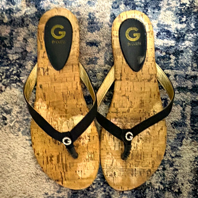 G by GUESS Women s Black Cork Footbed Logo Strap Flip Flop Sandals 7.5