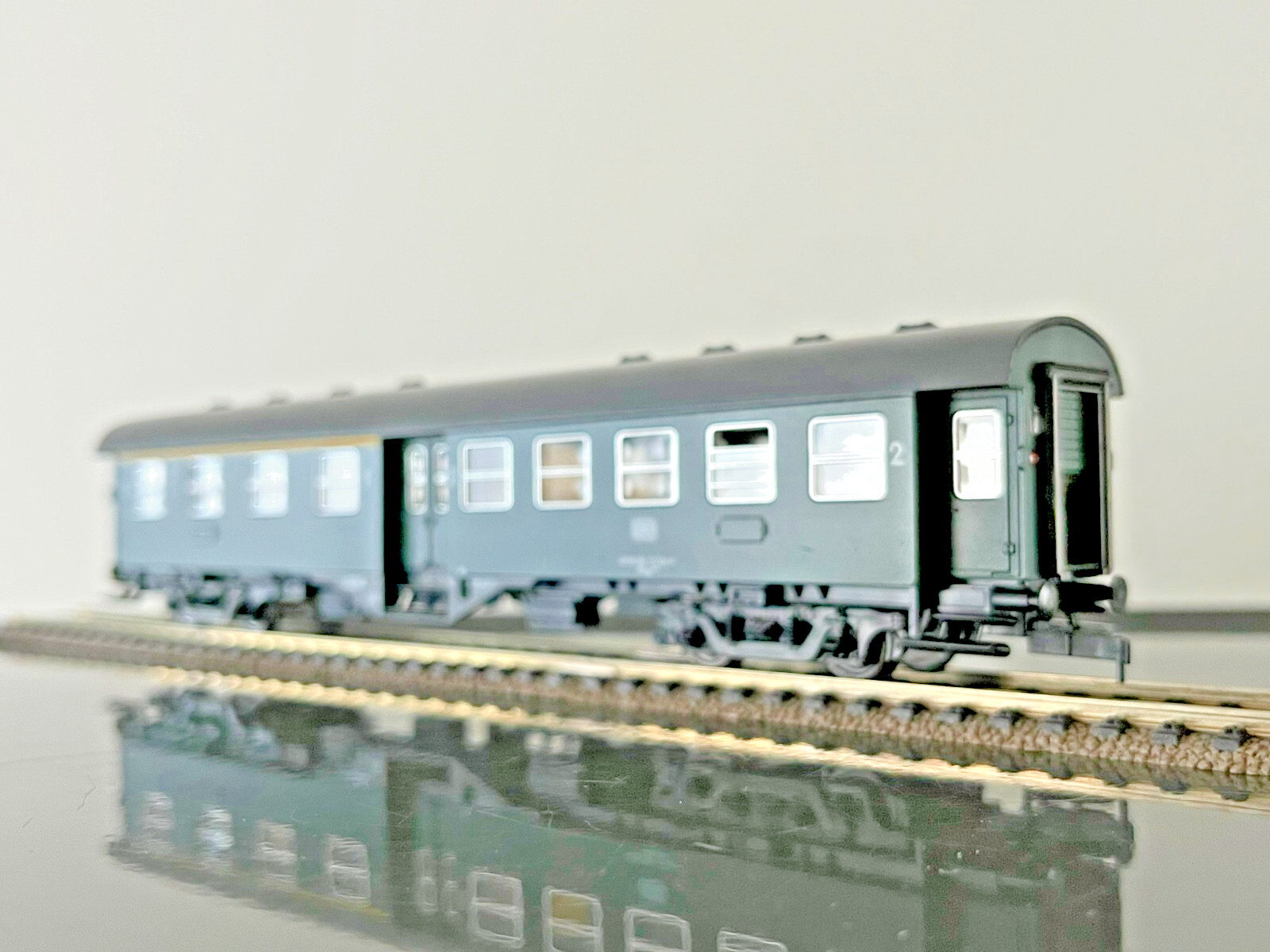 Voiture 1ère-2ème classe ROCO 4253 DB de taille H0 pour réseau ferroviaire