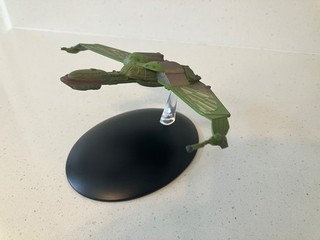 Star Trek Eaglemoss Klingon Bird of Prey Model and Stand read