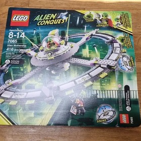 LEGO Alien Conquest 7065 Alien Battleship Unused Boxed Set