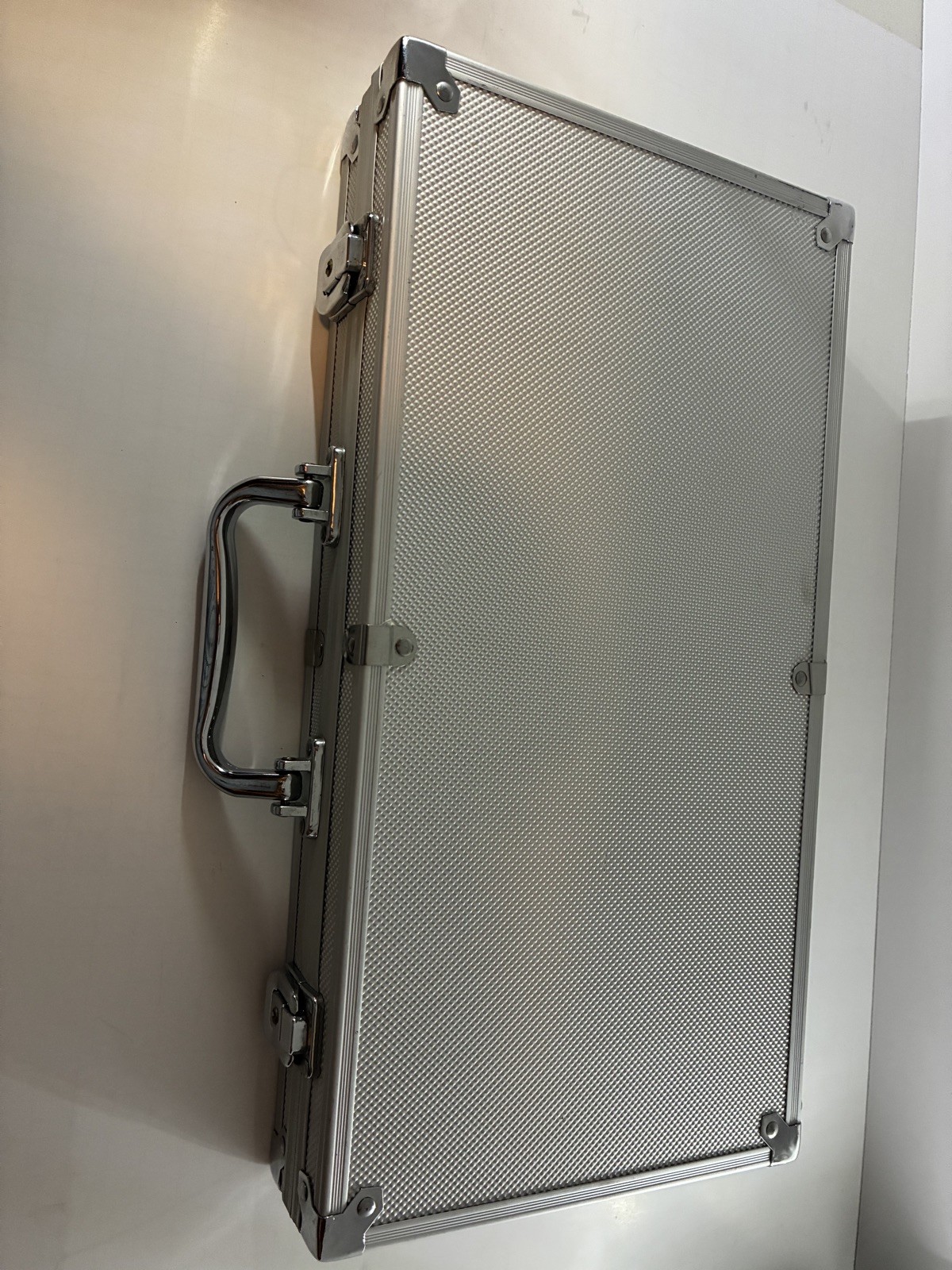 METAL CASED CARD PLAYING POKER GAMES SET - CHIPS AND CARDS