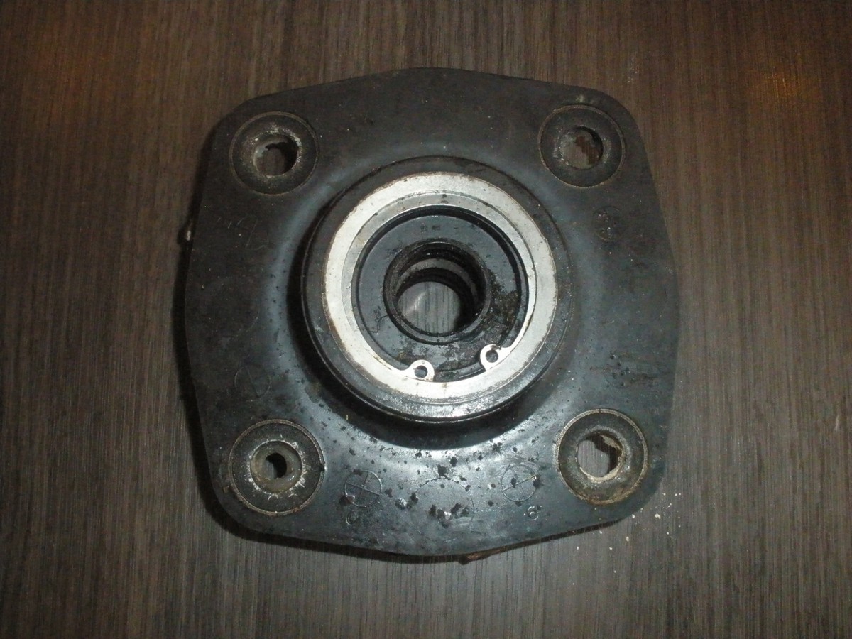 セイ 86 KAWASAKI DRIVE SHAFT BEARING HOLDER ASSY 13091-3718 13280-3756