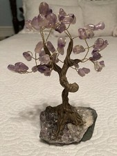 Bonsai de amatista sobre base de piedra