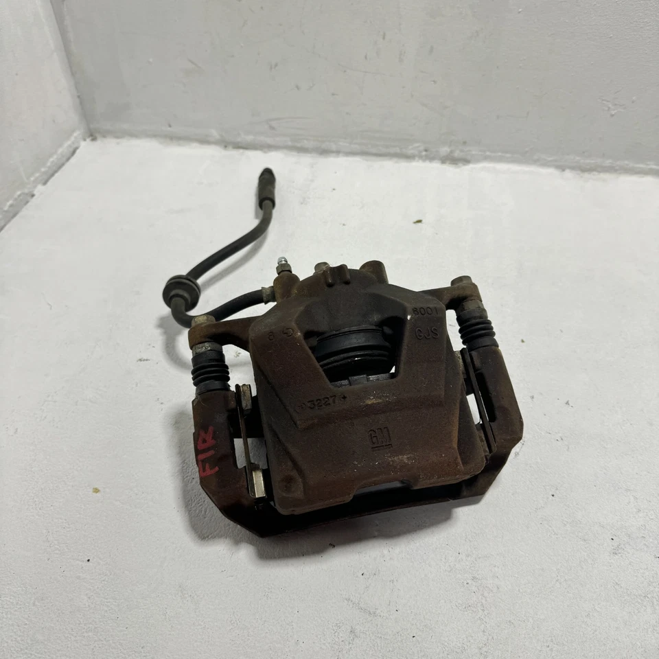 Pinza de freno delantera derecha Chevrolet Sonic 2012-2017 con soporte OEM Foto 3 de 4