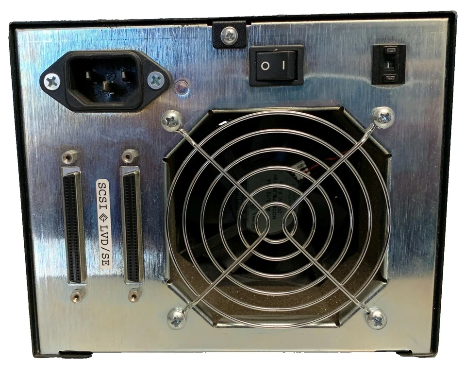 ADIC LTO400D ULTRIUM  460 LTO2 SCSI/LVD Ext W/LCD DISPLAY 8-00244-01 18P8964 - Image 3 of 4