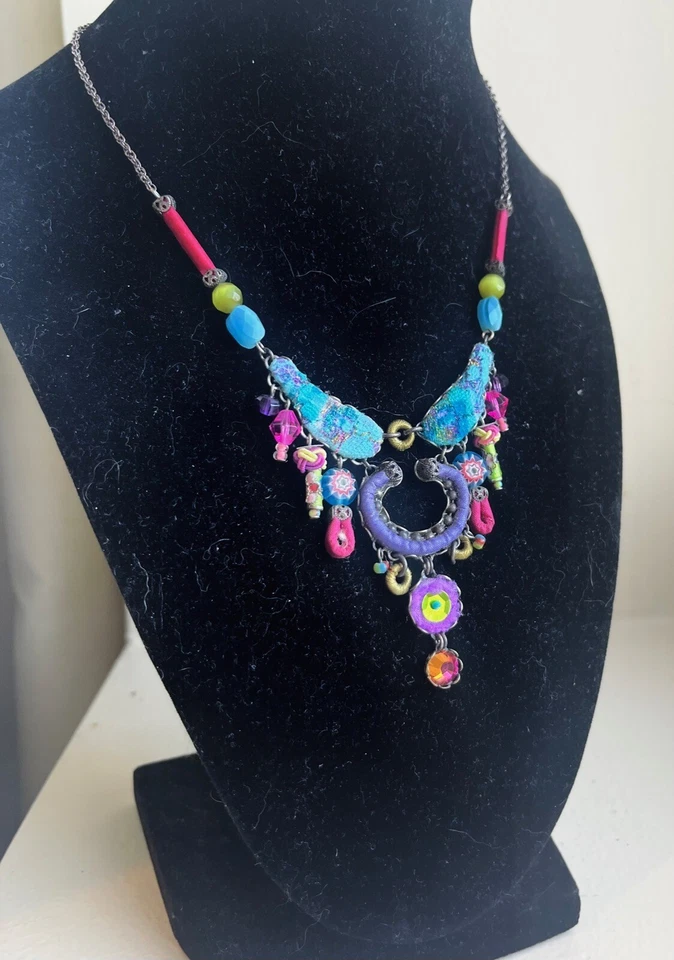 Collar de tela de piedras con cuentas barra Ayala en turquesa púrpura rosa/magenta, firmado Foto 2 de 4