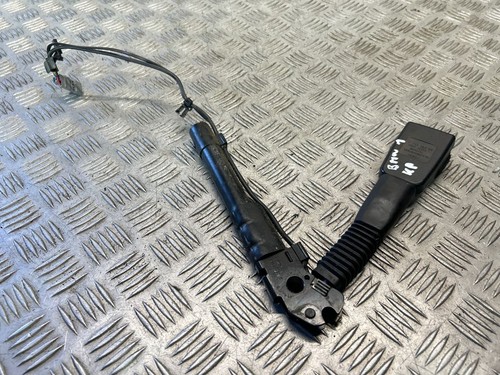 BMW 1 E81 E87 2011 Vorne links Gurtschloss vorne 7213563 TOF60933