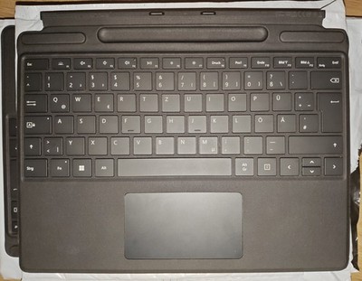 Sehr Gut - Microsoft Surface Pro Signature Keyboard Schwarz QWERTZ  8 / 9 / X