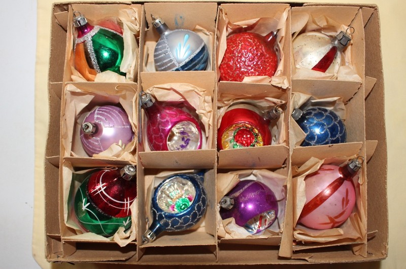 Vintage Fantasia Box 12 Small Vintage Mercury Glass Polish Christmas Ornaments