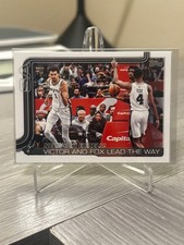 2025-26 Topps - New Duo Excels! - San Antonio Spurs Team Card/Checklist
