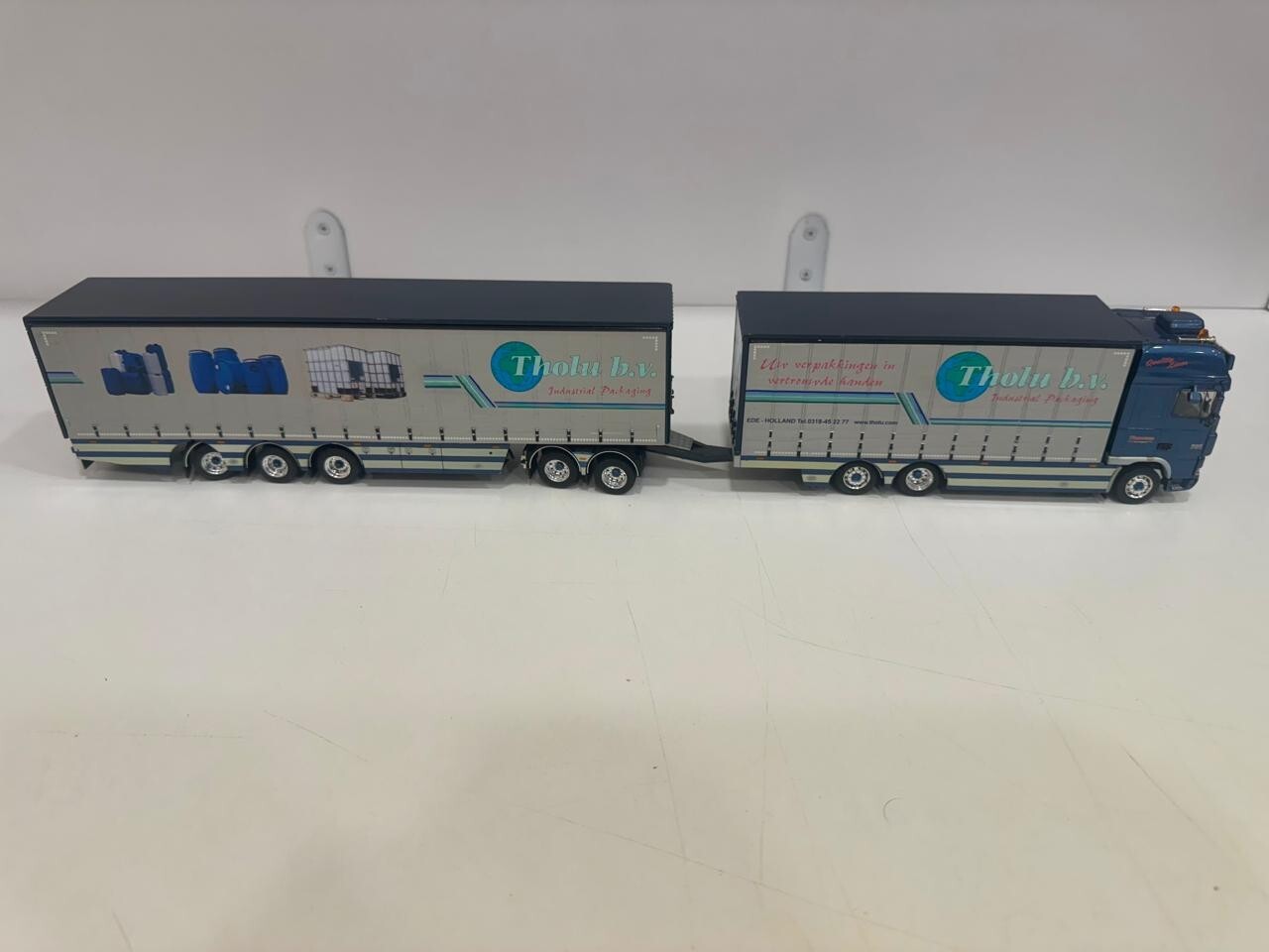 Picture 3 of 18