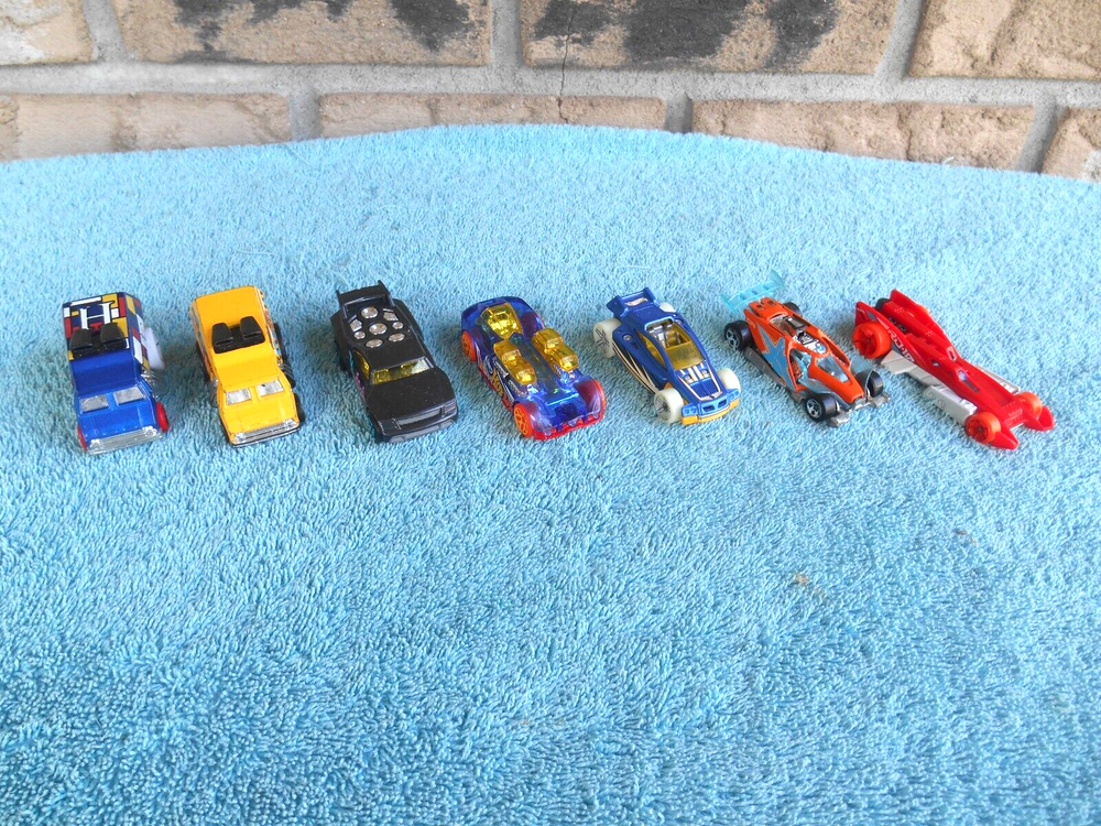 COLLECTION OF 7 ALL 2004 HOT WHEELS DIE CAST VEHICLES CARS, CONCEPTS UNSEARCHED