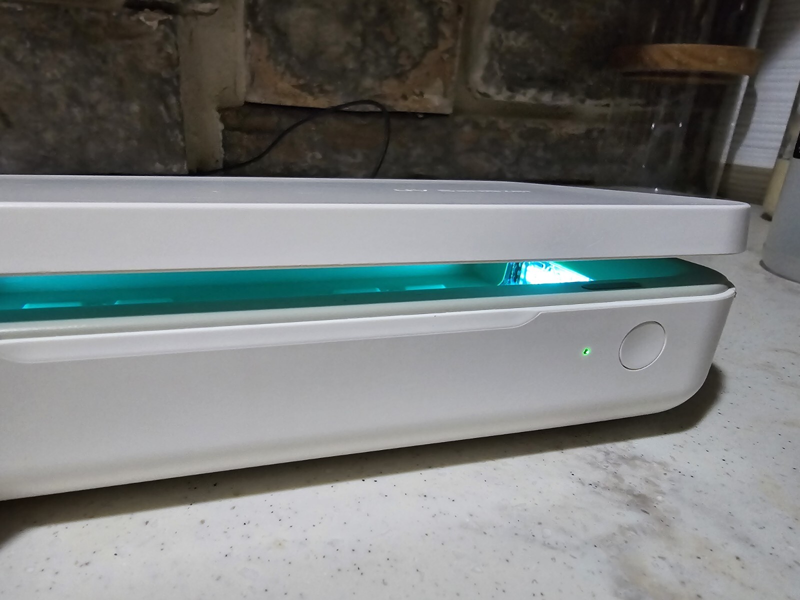 Samsung Qi Wireless Charger with UV Sanitizer-image