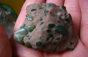 OVER 50 GREEN JADE PIECES IN BROWN MATRIX 46g 1.88x1.3x1.1in JIANGSU CHINA #216