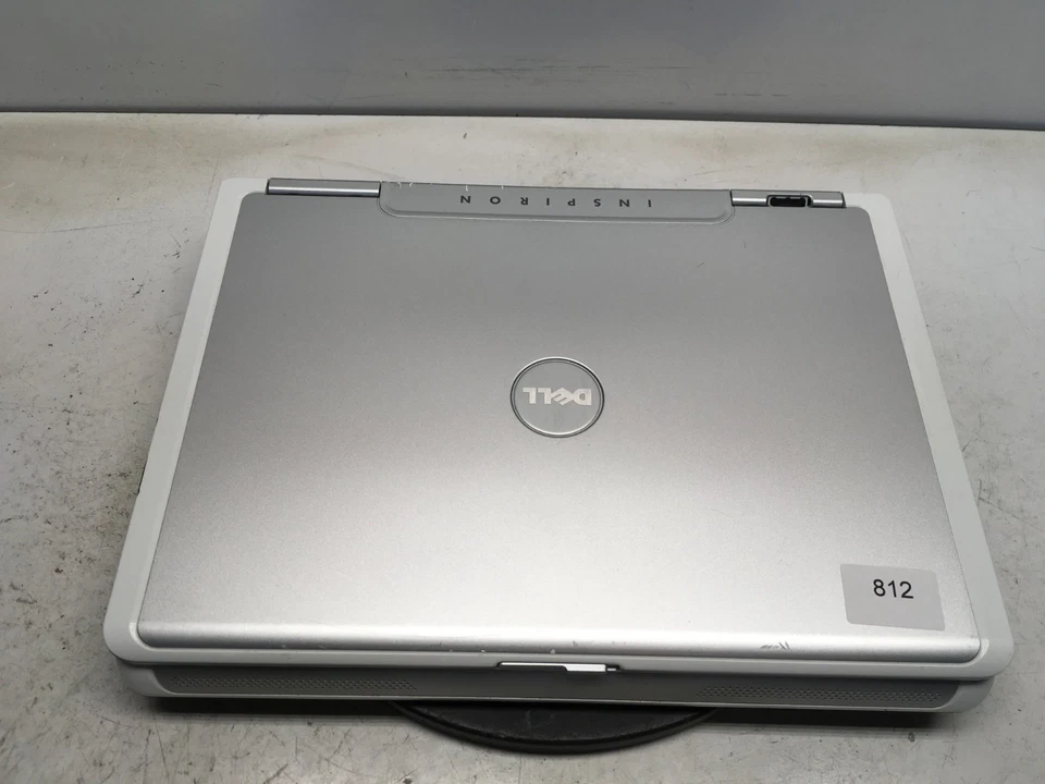 Dell Inspiron 1501 AMD Turion 64 MK-36 1 GB SIN DISCO DURO/batería - pantalla tenue Foto 2 de 4