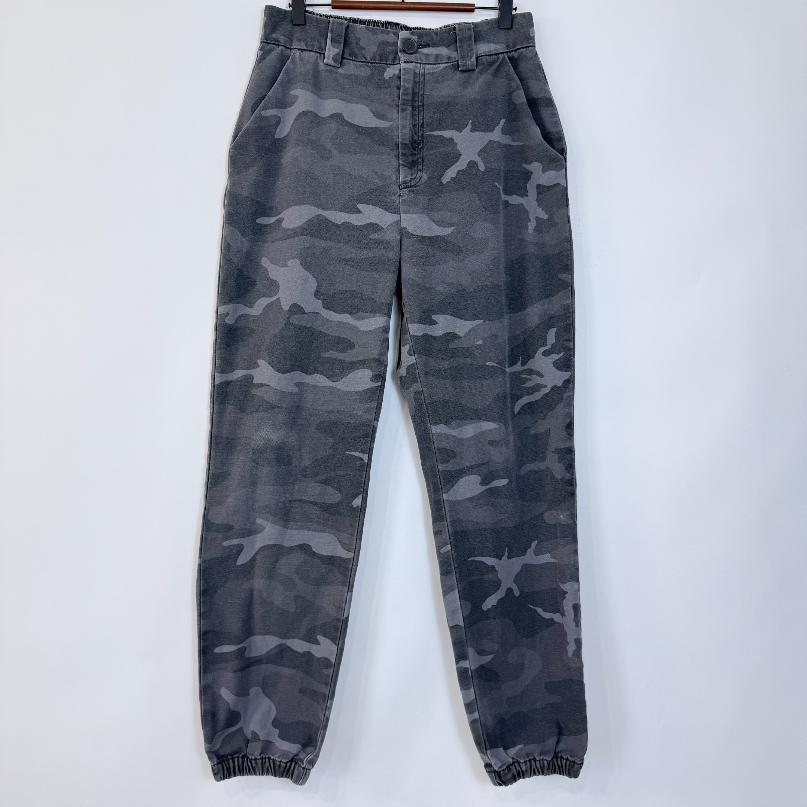 Aritzia TNA Alix Camo Joggers Size Medium Gray Relaxed Fit Grunge Street