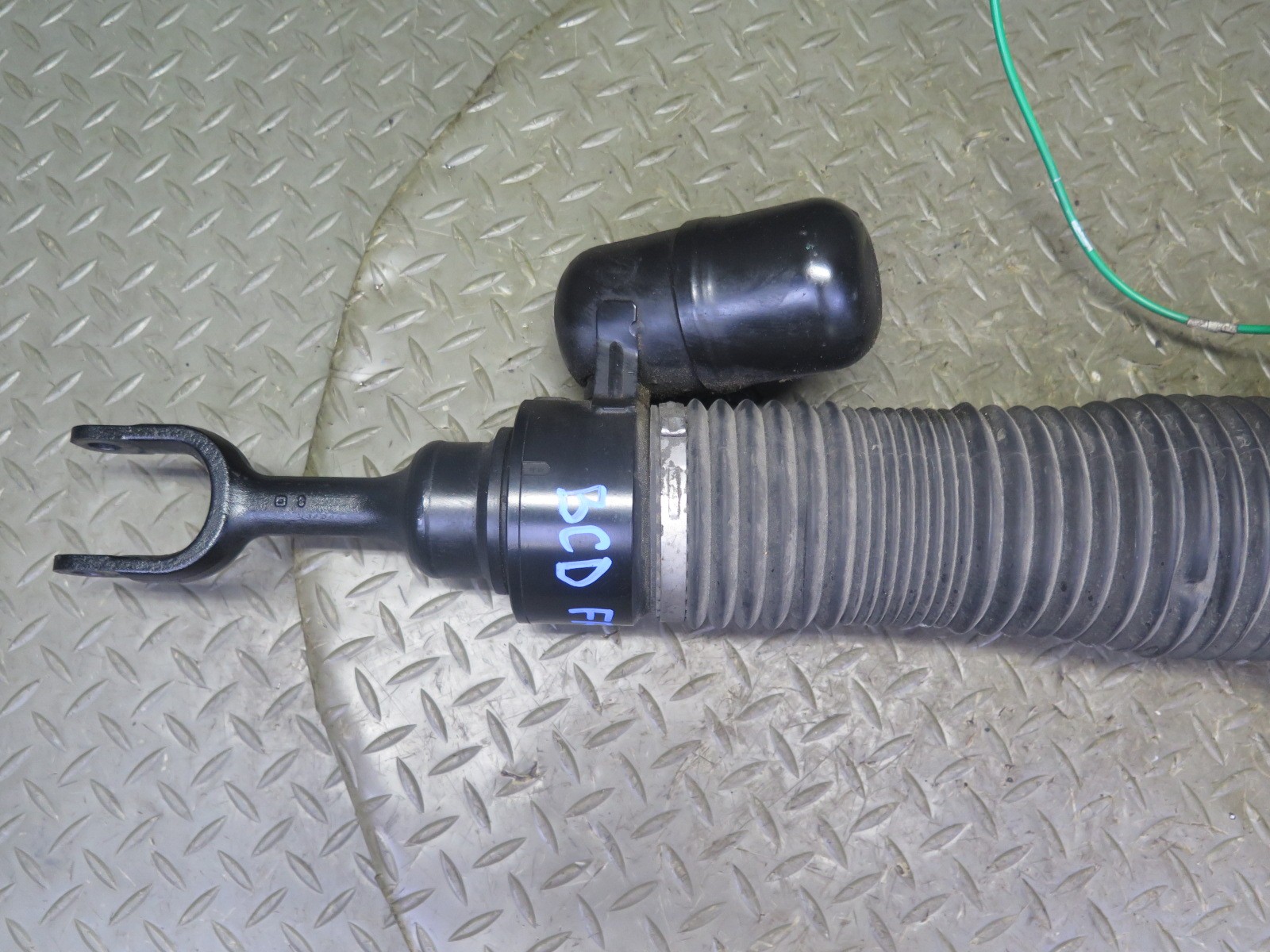 2006-2012 BENTLEY FLYING SPUR FRONT RIGHT SIDE AIR RIDE AIR SHOCK STRUT ABSORBER