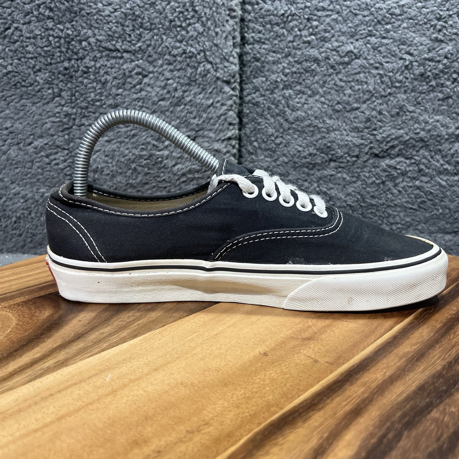 Vans Lace Up Black White Skate Shoes Mens Size 7 Women’s 8.5 Gum Sole TB4R thumbnail 9