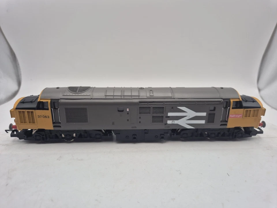 OO Gauge Hornby R.348 BR Class 37 37063 Rail Freight Grey -Tested- -Unboxed- - Image 4 of 4