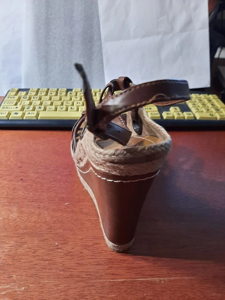 Mia 女式棕褐色绑带楔形凉鞋 8 码 Preloved — 第 4/4 张图片