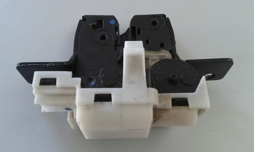 Cerradura portón trasero maletero Renault Clio III ́07 1.2 16V gasolina 8200076240 - Imagen 4 de 9