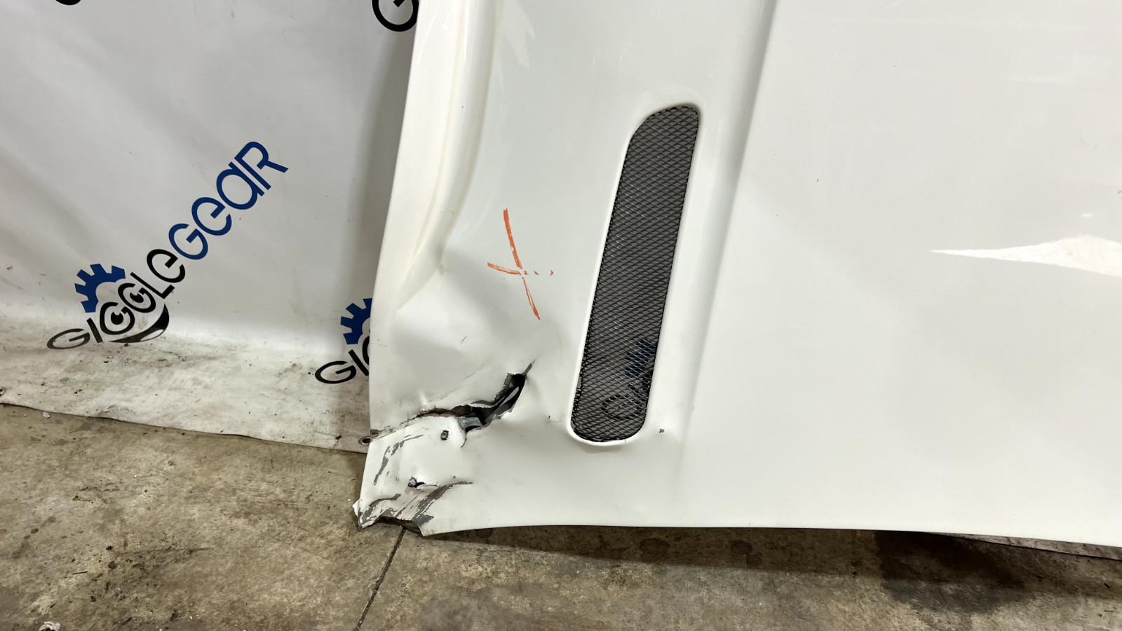 ASTON MARTIN v8 vantage 2007 to 2011 hood needs repaired at front edge