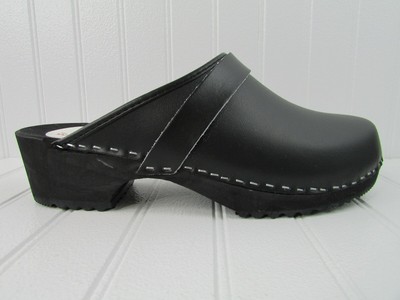 leather world designs clogs