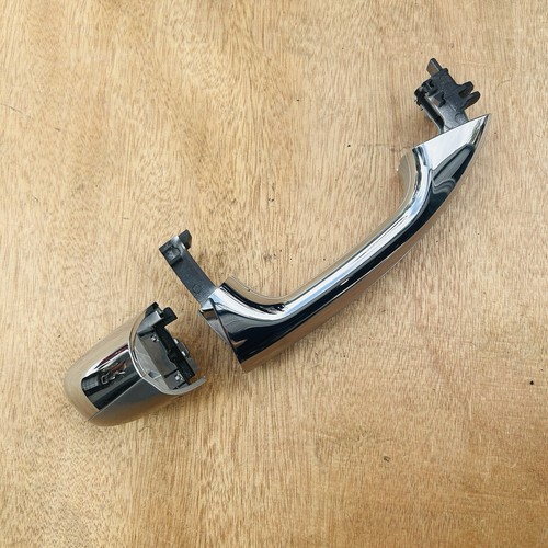 Genuine Mercedes OEM W177 A45s front right door handle SILVER A0997607400 - Picture 2 of 3