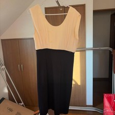 USED CHANEL KNEE-LENGTH SLEEVELESS DRESS FOR STYLISH MOMS AT THEIR SCHOOL ENTR