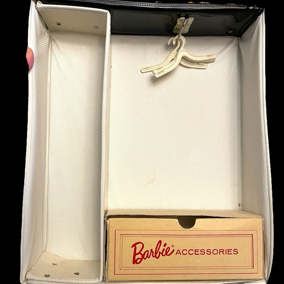 Barbie 1963 12" muñeca estuche negro de Mattel raro buen estado y perchas Foto 3 de 4