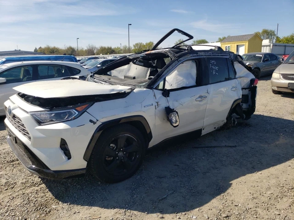GLOVE BOX 2020 TOYOTA RAV 4 - Image 3 of 4