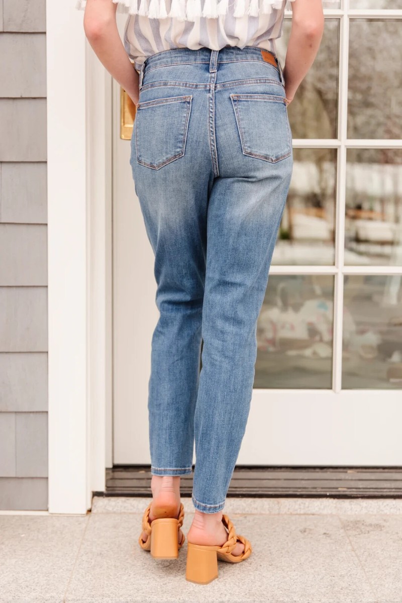 Judy Blue NWT Size 0/24 mid-High waist Non Distressed Slim Fit