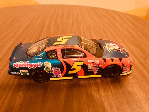 NIB Terry Labonte MAC Tools 1/24 2001 Monte Carlo #5 Kellogg's/Tiger - Picture 8 of 12