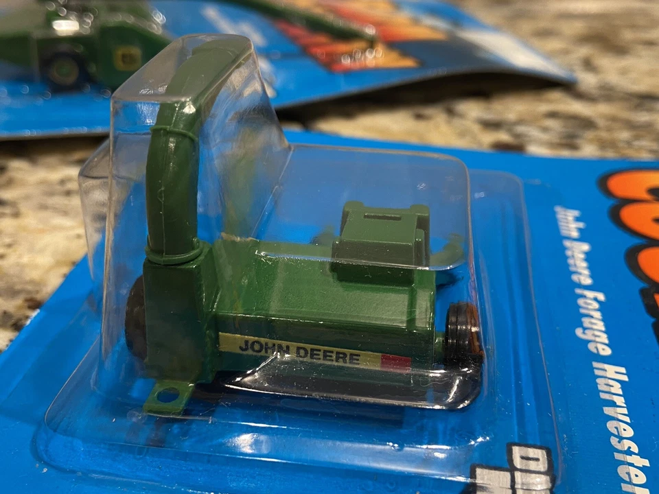 ERTL FARM COUNTRY JOHN DEERE FORAGE HARVESTER & MODEL 1600 MOWER CONDITIONER LOT - Image 3 of 4