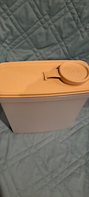 Tupperware 13 C Cereal Storer  Wheat Beige Seal Ec  Storage Container 