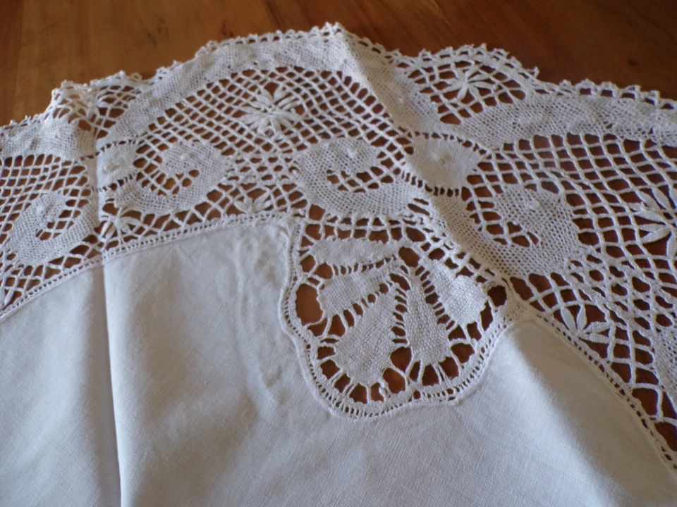 Linge ancien 1 Napperon rond   dentelle et broderies  blanches - Photo 3/4