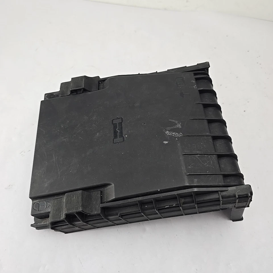 VOLKSWAGEN CC 2009-2017 COMPARTIMENTO DEL MOTOR CAJA RELÉ DE FUSIBLES CARCASA CUBIERTA OEM Foto 2 de 4