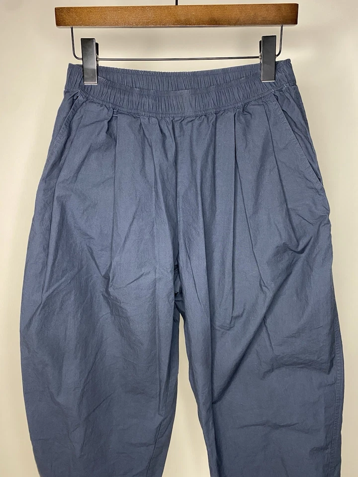 Pantalón Plisado Apiece Apart Spa Azul Marino Para Mujer Pequeño Algodón Orgánico Pierna Barril Foto 2 de 4