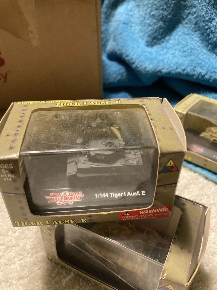 Boxed Mini Tanks - Image 4 of 4