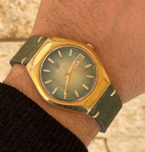 1970'S VINTAGE NIVADA F77 AUTOMATIC WATCH GOLD PLATED DAY-DATE SWISS GREEN DIAL