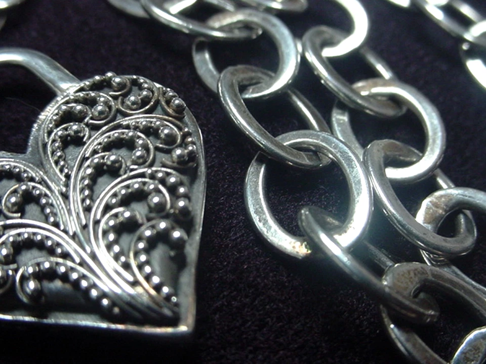 COLLAR CORAZÓN LOIS HILL PLATA ESTERLINA PERGAMINOS GRANULADOS VID 18" ESLABONES GRANDES Foto 2 de 4