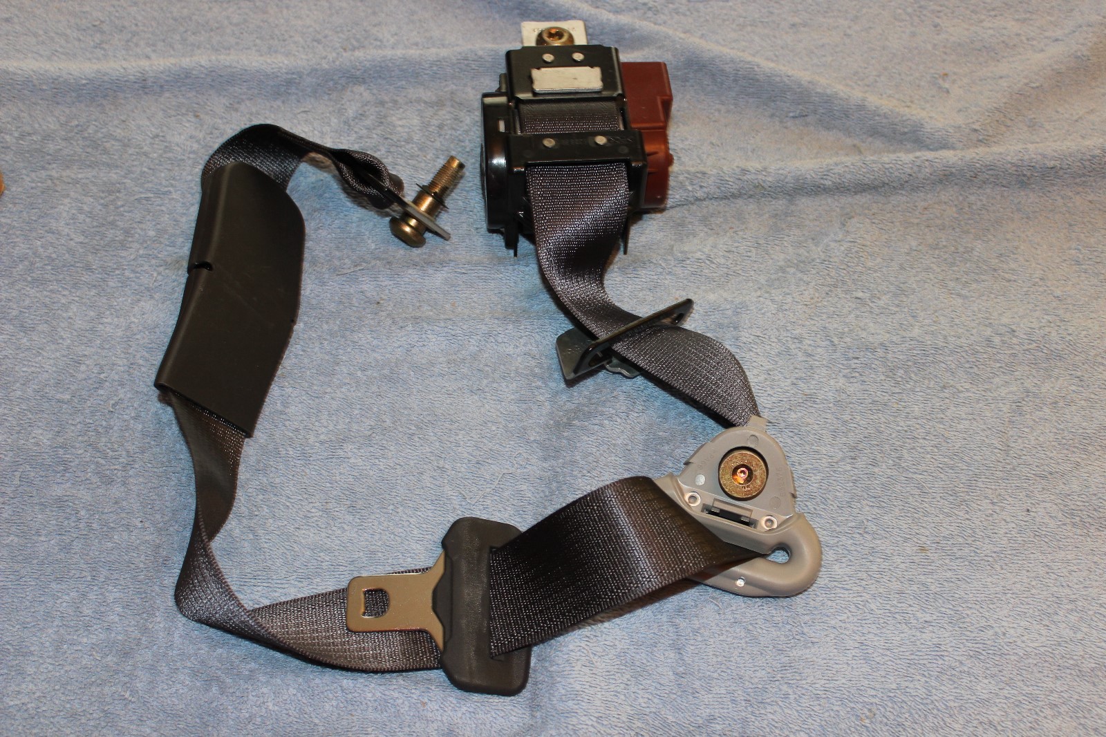 NOS 2001 03 FORD TAURUS MERCURY SABLE LH FRONT SEAT BELT AND RETRACTOR