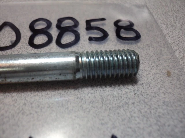 Suzuki TC250 TC 250 T20 1969 cilindro 8x102 perno de perno original 01421-08858 Foto 3 de 3